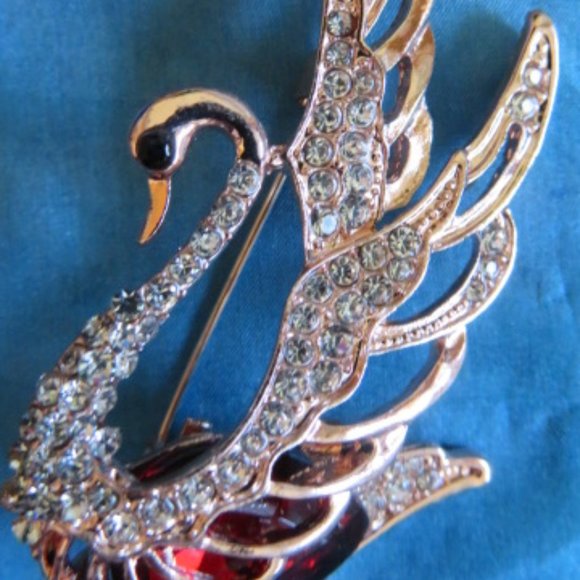 nwt Graceful SWAN Brooch Crystals & Faux Red Stone 2" (K308) - Picture 3 of 5